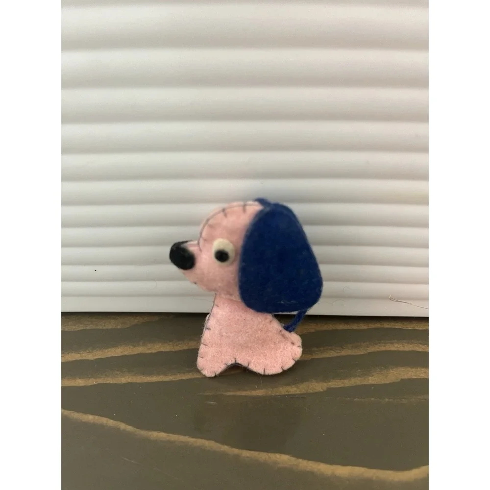 VINTAGE BARBIE NIGHTY NEGLIGEE DOG 965 PINK BLUE FELT DOG